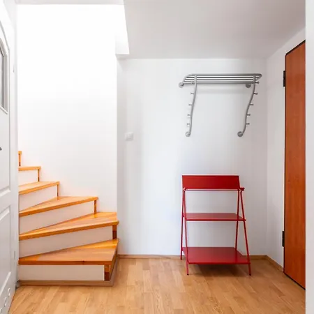 Native Czysta 5i9 Apartment